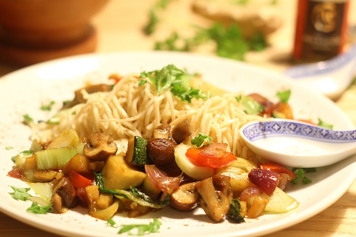 noodles_asia_vegetables_eat_chinese_cook_fry_up_wok_dish-70909.jpg